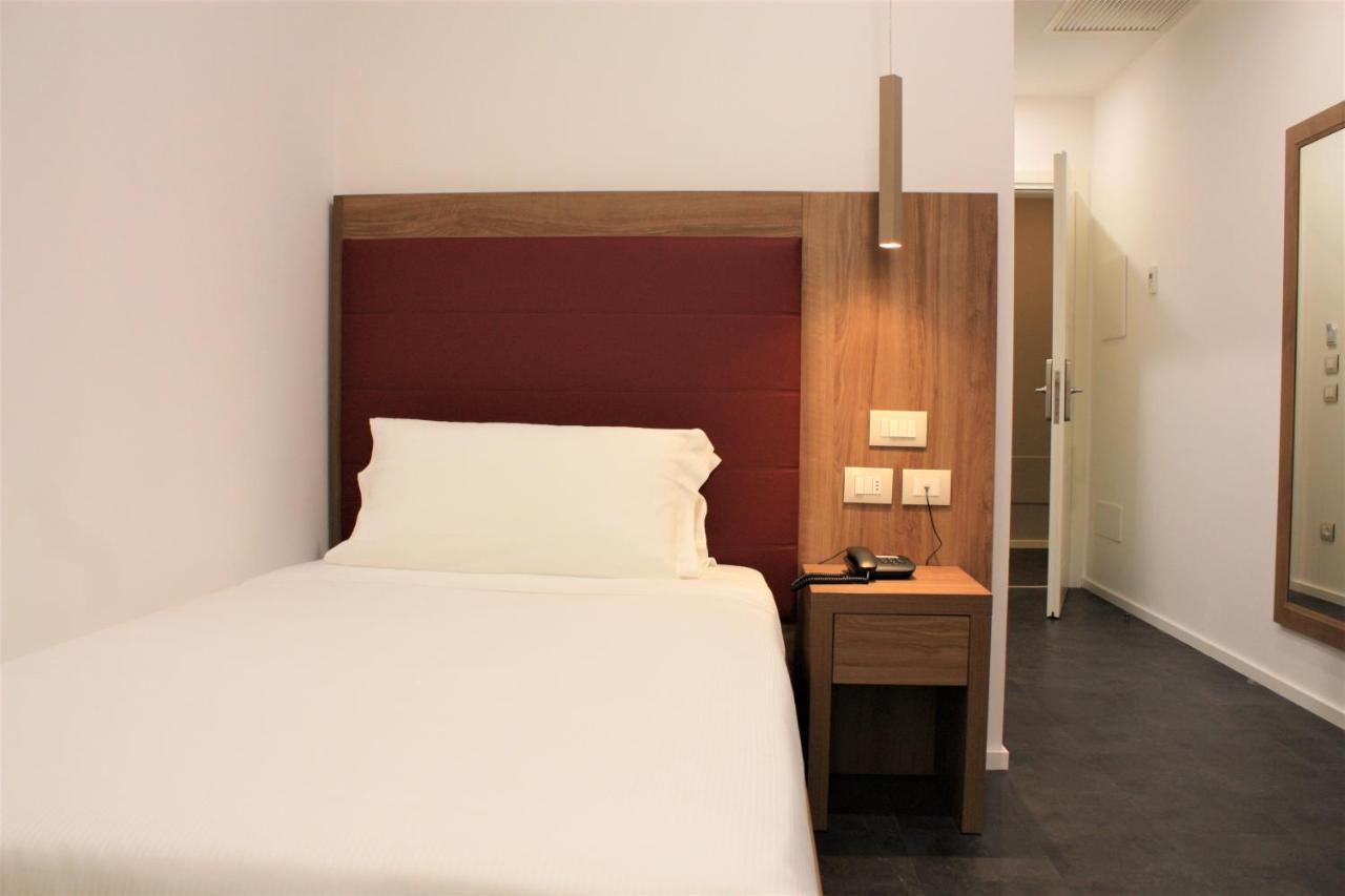 V Hotel อังโกนา ภายนอก รูปภาพ