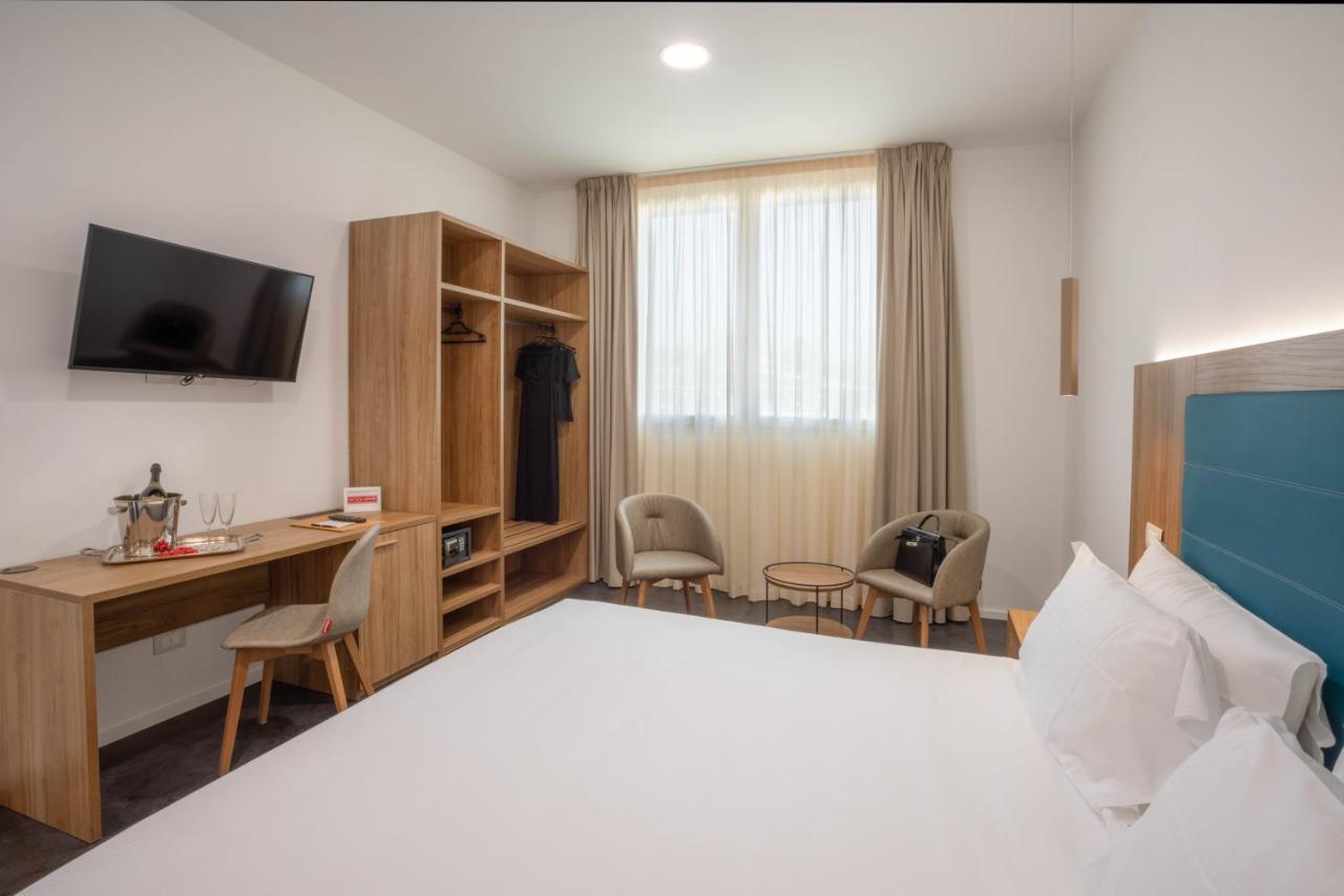 V Hotel อังโกนา ภายนอก รูปภาพ