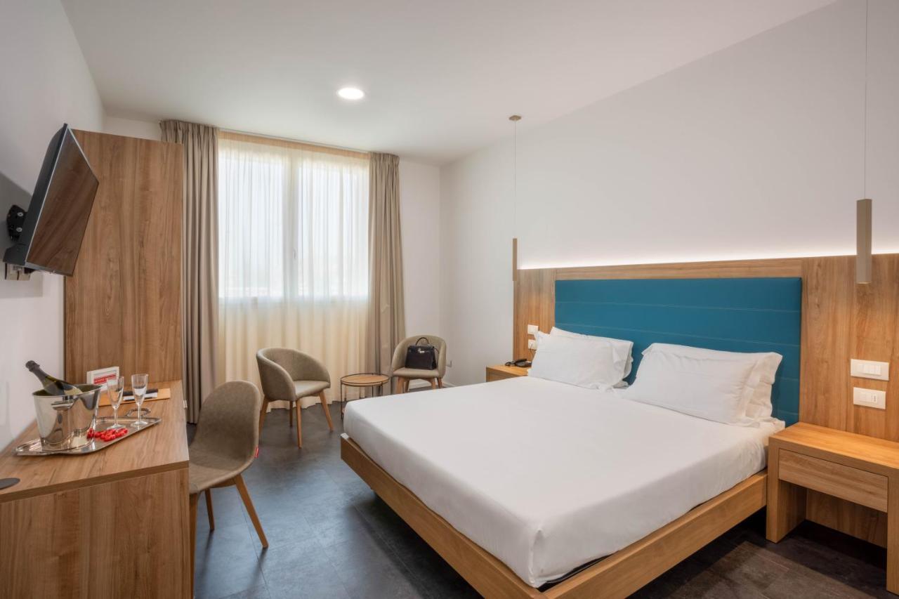 V Hotel อังโกนา ภายนอก รูปภาพ
