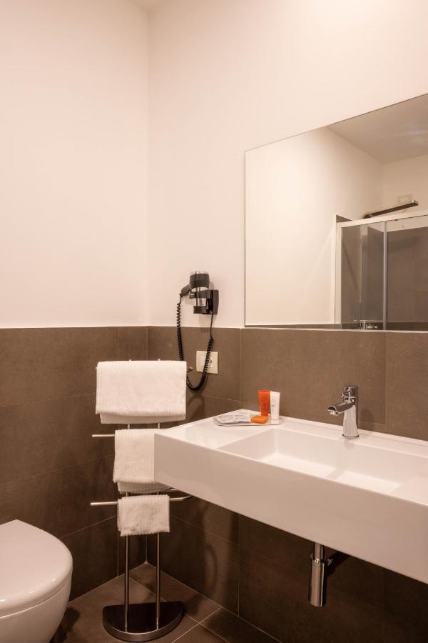 V Hotel อังโกนา ภายนอก รูปภาพ