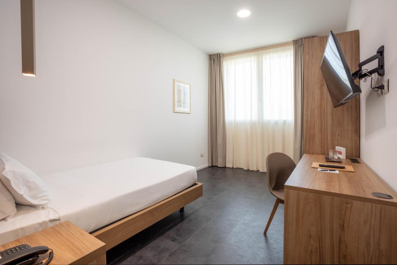 V Hotel อังโกนา ภายนอก รูปภาพ