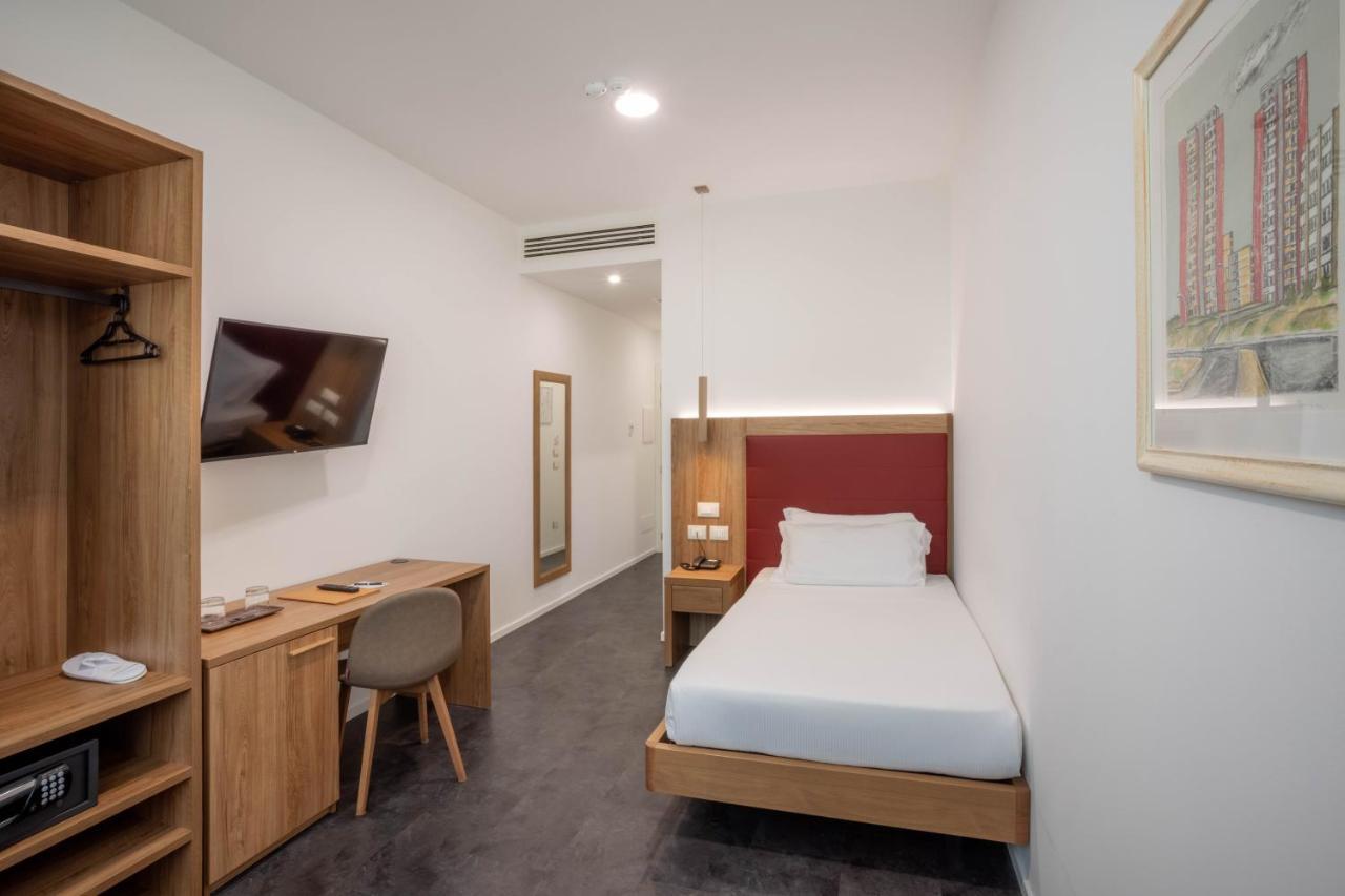 V Hotel อังโกนา ภายนอก รูปภาพ