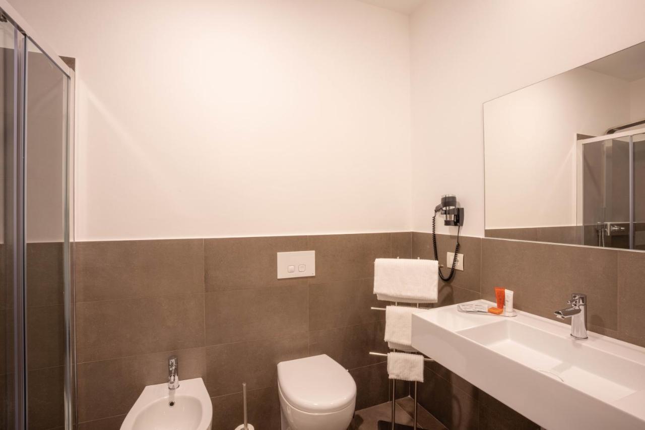 V Hotel อังโกนา ภายนอก รูปภาพ