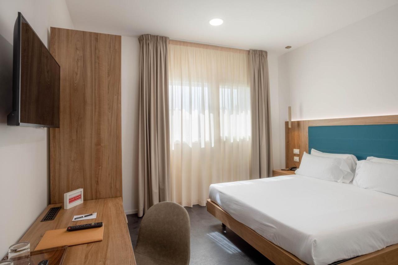 V Hotel อังโกนา ภายนอก รูปภาพ